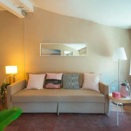 T2 St Georges District// 4 Beddings *